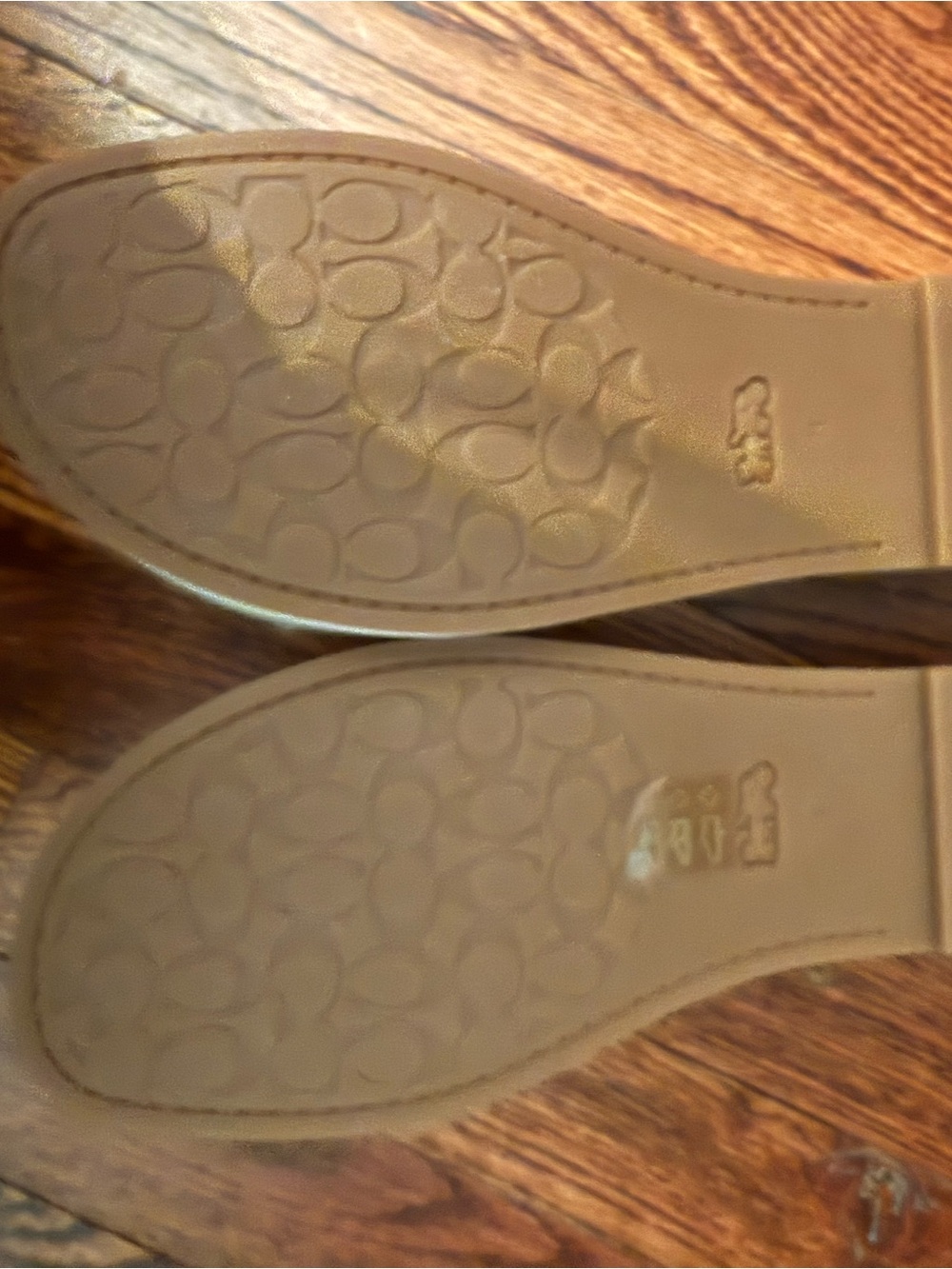 Coach Cream Leather Slide Sandals with Gold Accent NIB - Picture 5 of 9